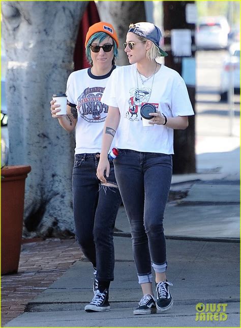 Kristen Stewart Alicia Cargile Share A Kiss While Out In La Photo Photo Gallery