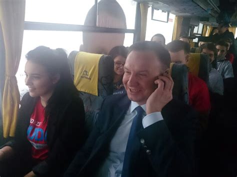 Andrzej duda rozmawiał z królem jordanii przez telefon. Duda z Dudabusa dzwoni do Ryszki i gratuluje sukcesu na ...