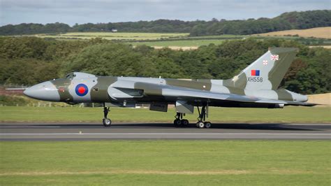 Vulcan Takeoff (Scottish Airshow 2015) | The Scottish ...