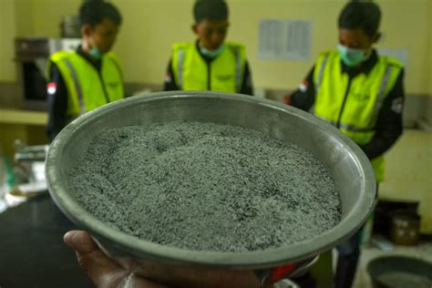 Memanfaatkan Limbah Ban dan Abu Sekam Jadi Penguat Beton, Begini