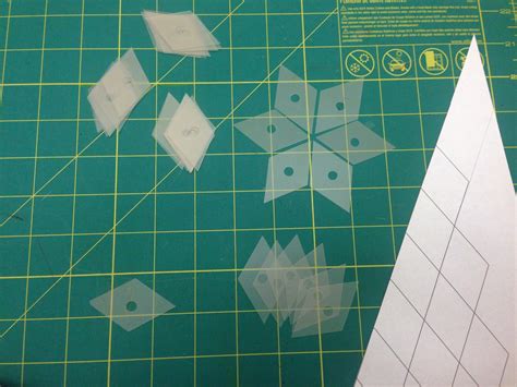 Chosing between 3/8 and 1/4 seam allowance templates and paper pieces 4. Chucklemops: Make Your Own Templates for English Paper Piecing
