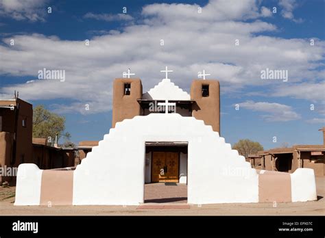 Taos Pueblo Hi Res Stock Photography And Images Alamy