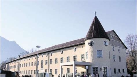 Hindenburg kaserne, also known as hindenburg barracks, was a former military garrison, located near in the zellerau district in the city of würzburg, in franconia, germany. Brannenburg: Pläne für die Karfreit-Kaserne vorgestellt ...