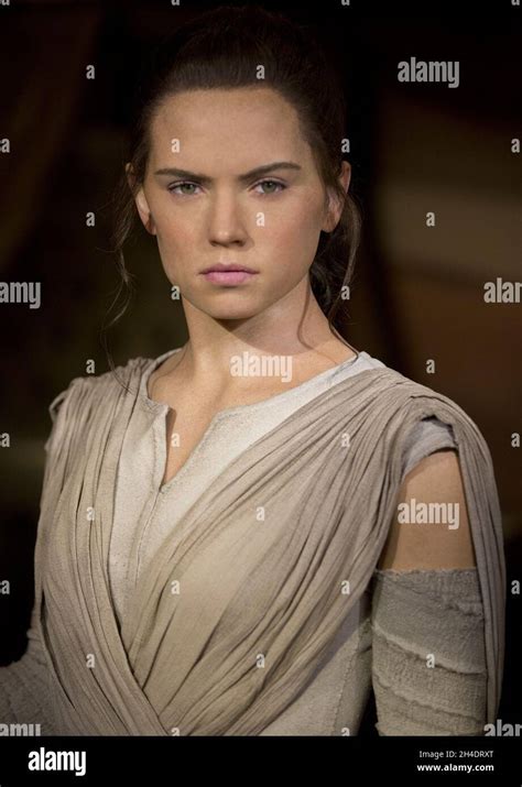 Daisy Ridley S New Wax Figure As Rey In Star Wars The Force Awakens