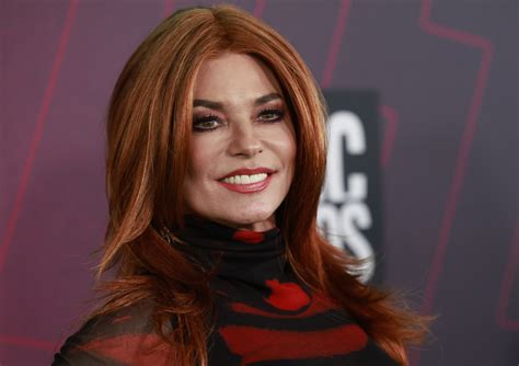 Shania Twain Shows Off Striking Blonde Hair In Post Concert Photo Parade