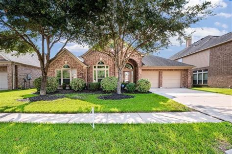 2703 Greenblade Ct Pearland Tx 77584 ®