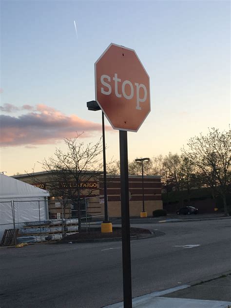 This Stop Sign Has Lowercase Lettering Mildlyinteresting