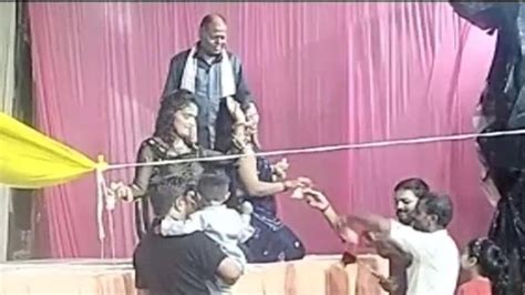 Watch Ramleela Stage Turns Into Dance Bar In Lucknow After Dussehra Flipboard
