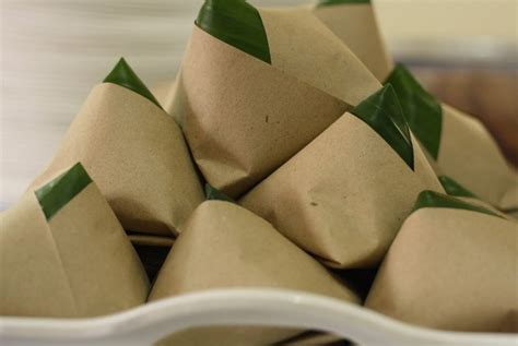 kemenhub bagikan nasi bungkus untuk pengemudi ojak dan bajaj republika online