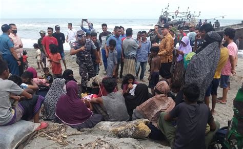 Perahu Dengan Puluhan Pengungsi Rohingya Kembali Mendarat Di Aceh