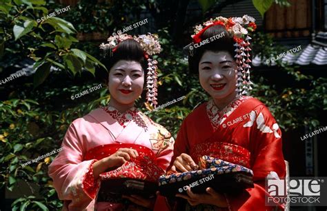 Geisha Geiko Or Geigi Are Traditional Female Japanese Entertainers