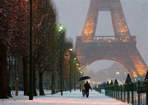 Romantic And Snowy Paris Christmas In Paris Tour Eiffel Travel