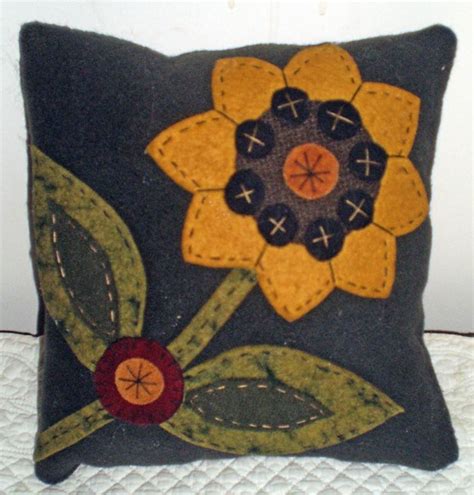 Oley Valley Primitives Wool Applique SUNFLOWER Penny Rug | Etsy | Wool