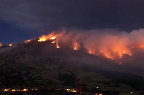 Entra En Erupción El Volcán Colombiano Galeras Y Se Declara La Alerta