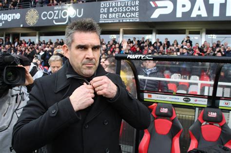 In his first stint with guingamp he led them to promition to ligue 1 and won the french cup in 2014, his. En Avant Guingamp. Jocelyn Gourvennec vers un retour sur ...