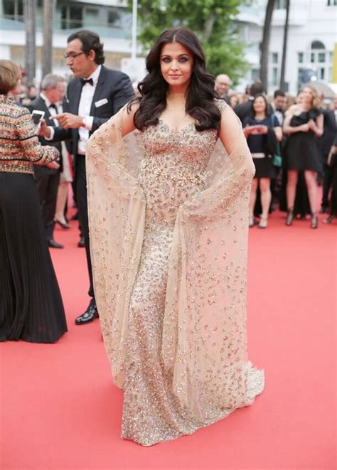 Photos Cannes Film Festival 2016 Aishwarya Looks Stunning In A Golden