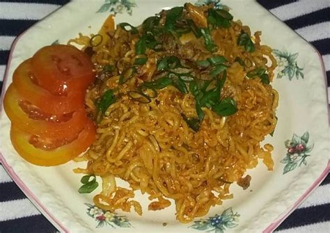 Cara membuat omuraisu indomie goreng: Resep Indomie goreng pedas🍝 oleh Michico Octavian - Cookpad
