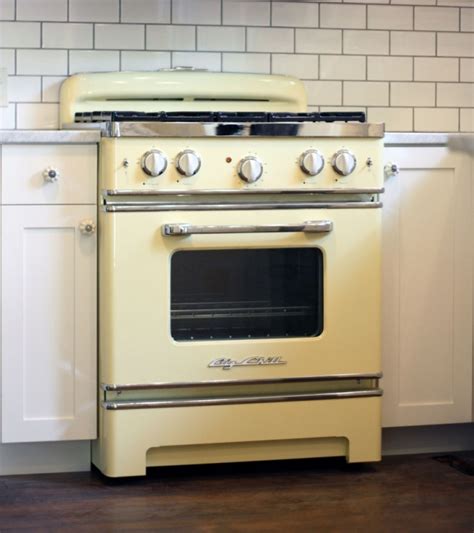 The apron is made of a cream colored fabric with retro looking kitchen appliances all over it. Invade Your Home Interior with Retro Style Appliance for ...