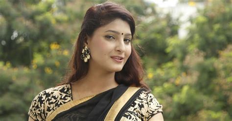 Beauty Galore Hd Mallu Actress Sagarika Hot Navel Showing In Half Saree