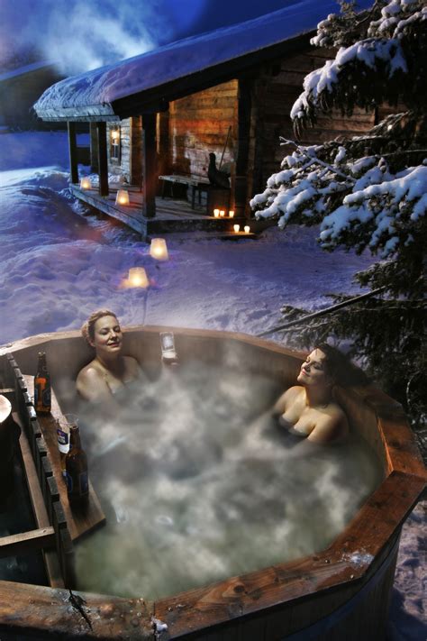 In Yll S Alpine Mountains Finland After A Sauna Bath In A Barrel Finl Ndia Saunas Viagens