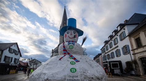 Guinness Book Of Records Giant Snowman Jakob Does The Bavarian