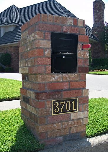 No one denies that a brick mailbox adds charm to your house. Secure and Lockable Brick Mailbox Options - Brick Doctor