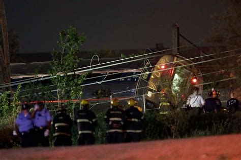 Horrific Photos Show Scene Of Deadly Amtrak Crash Huffpost Latest News