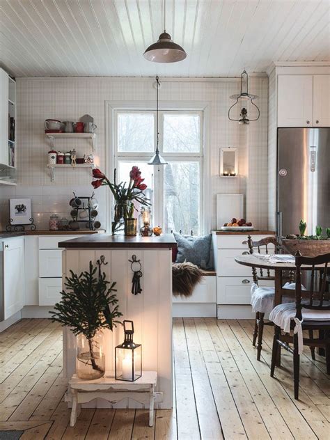 Below we see both color and metallic shine in an airy kitchen that celebrates contemporary design. Cozy Swedish cottages by Carina Olander 〛 Фото Идеи Дизайн ...