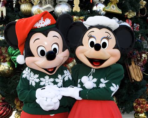 Mickey And Minnie Holiday Dl9176 The Disney Blog