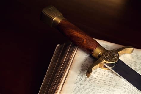 Sword On Bible Snakkomtro