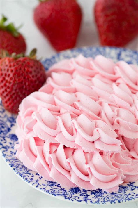 Strawberry Whipped Cream 3 Ingredient Strawberry Frosting