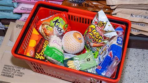 The Lure of H Mart, Where the Shelves Can Seem as Wide as Asia - The