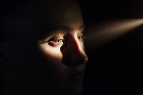Research Explains How Eyes See Continuously In Bright Light Ucla