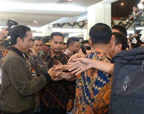 Presiden Jokowi Sampaikan Ucapan Selamat Natal Kepada Umat Kristiani Di
