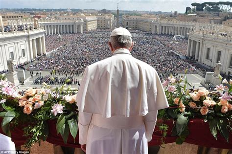 Pope Gives Easter Sunday Mass Speech In Rome Daily Mail Online