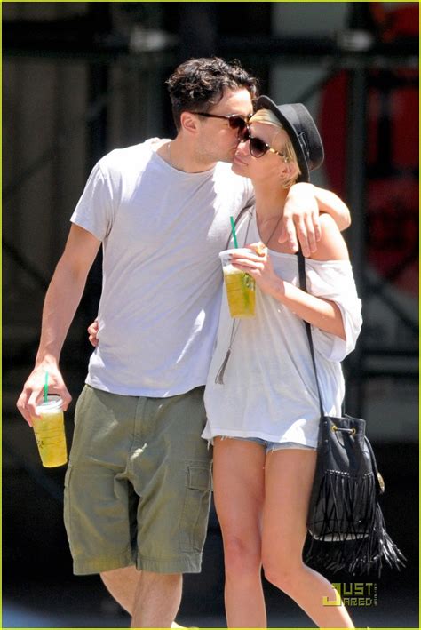 Ashlee Simpson And Vincent Piazza Kiss Kiss Photo 2559971 Ashlee