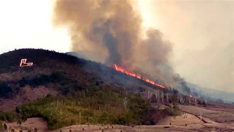 Crews Fight 850 Acre Brush Fire In Lahaina News Sports Jobs Maui News