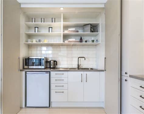Use these decorating ideas and design inspiration to make the most of your tiny kitchen. 10 Stylish Kitchenettes With Optimized Designs ...