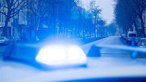 Goslarer Polizei Sanktioniert Kr Ftig Auto Besch Digt Verkehrsunfall