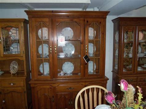 Buy kitchen cabinets at factory direct pricing from cabinet outlet relaying on our best price guaranty policy and the help of professional kitchen designer free of charge. Broyhill China Cabinet - (WINTER HAVEN-WAREHOUSE OUTLET ...
