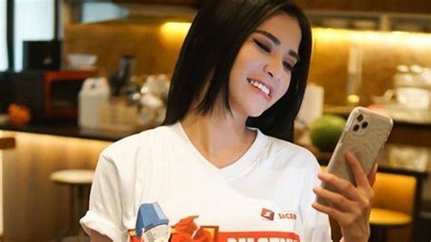Ini 10 fakta tante pemersatu bangsa tersebut. NAMA-nama Cewek Berlabel 'Pemersatu Bangsa' Suka yang Mana ...