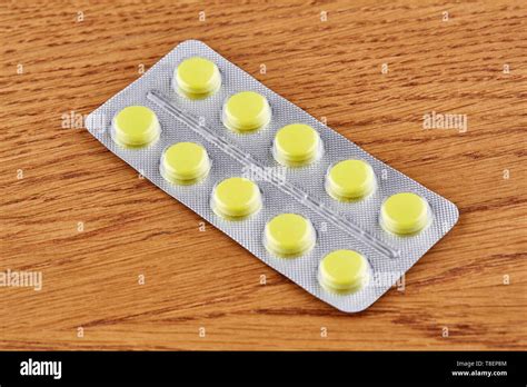 Yellow Pills Blister Pack Hi Res Stock Photography And Images Alamy