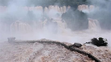 Shocking Images Show The Rise Of Water In The Iguazú Falls In Argentina