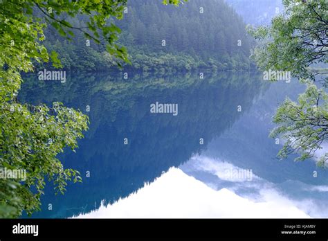 Mirror Lake Reflections In Jiuzhaigou Valley Stock Photo Alamy