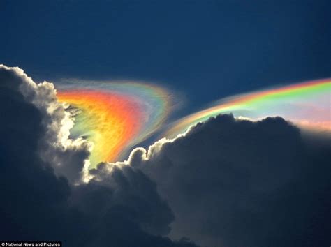 Photographer Captures Rare Fire Rainbow Cloud Above Florida As Mother