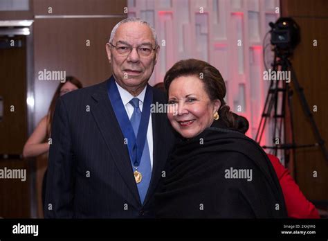honoree Colin L. Powell, poses for a photo with his wife, Alma Powell