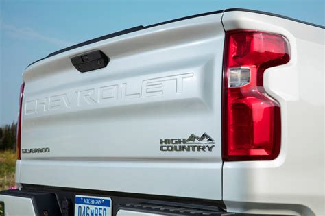 Chevy Silverado Finally Getting Gmc Sierras Coolest New Feature Carbuzz