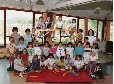 Photo de classe MATERNELLE de 1987 école Pierre Et Marie Curie
