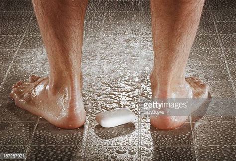 Man Shower Lather Photos Et Images De Collection Getty Images