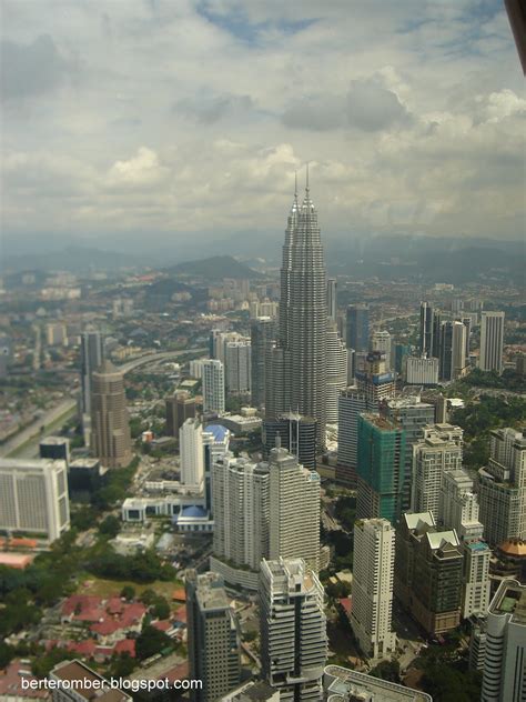 Menara kuala lumpur ialah sebuah menara terletak 515 meter dari aras laut dengan ketinggian 421 meter. BERTEROMBER: Sudah Sampai Sini : Menara Kuala Lumpur